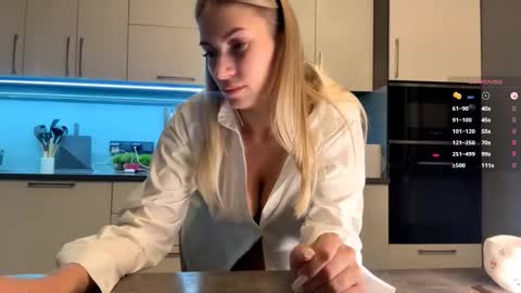 Mila online show from 03-25-26, 04:24