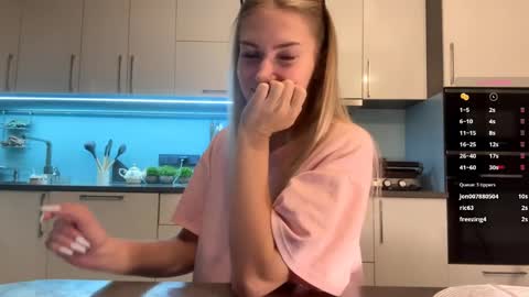 Mila online show from 04-09-26, 03:28