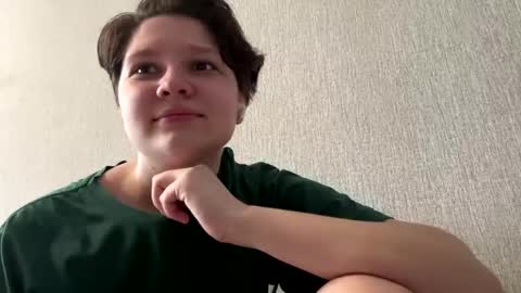 Emmie online show from 05-19-26, 01:56