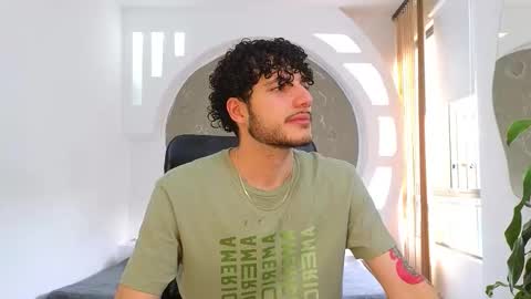 Snapshot of rafael_mendez chatting on 09-12-25, 08:53 R A F A E L online show from 09-12-25, 08:53