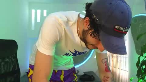 Snapshot of rafael_mendez chatting on 09-16-25, 09:16 R A F A E L online show from 09-16-25, 09:16