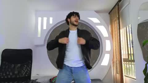 Snapshot of rafael_mendez chatting on 09-18-25, 09:17 R A F A E L online show from 09-18-25, 09:17