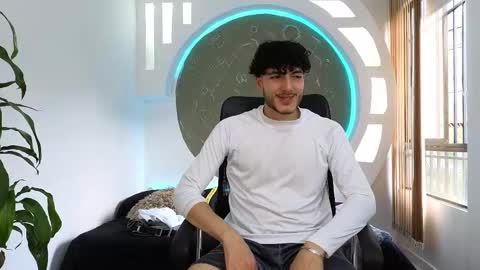 Snapshot of rafael_mendez chatting on 09-28-25, 08:47 R A F A E L online show from 09-28-25, 08:47