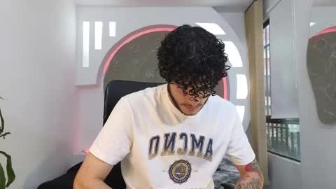 Snapshot of rafael_mendez chatting on 10-21-25, 09:04 R A F A E L online show from 10-21-25, 09:04