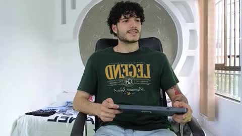 Snapshot of rafael_mendez chatting on 11-25-25, 08:53 R A F A E L online show from 11-25-25, 08:53