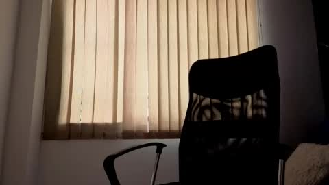 Snapshot of rafael_mendez chatting on 12-14-25, 08:35 R A F A E L online show from 12-14-25, 08:35