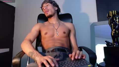 Snapshot of rafaelstone chatting on 12-19-25, 05:03 IG online show from 12-19-25, 05:03