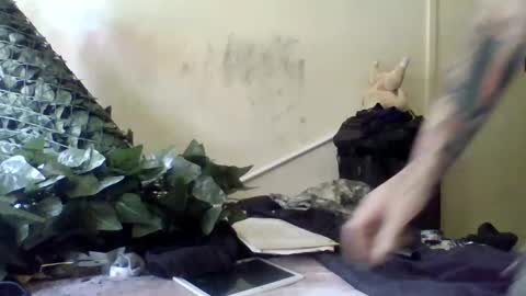 Snapshot of ragingzef69 chatting on 03-06-25, 04:30 Bigthickdickinvic online show from 03-06-25, 04:30