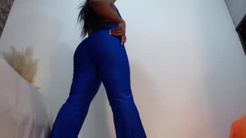 Snapshot of raichellcooper1 chatting on 09-27-25, 04:23 raichellcooper1 online show from 09-27-25, 04:23