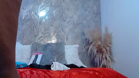 Snapshot of raichellcooper1 chatting on 12-16-25, 06:46 raichellcooper1 online show from 12-16-25, 06:46