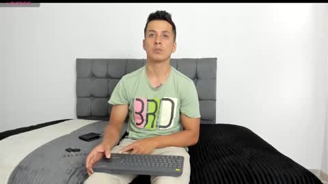 Snapshot of raiiaan_torricely chatting on 01-02-25, 05:07 Rayan online show from 01-02-25, 05:07