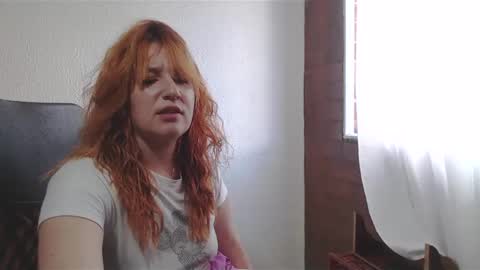 Snapshot of raillye_lsx chatting on 01-09-25, 10:09 Paula online show from 01-09-25, 10:09