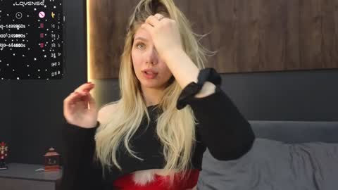 Snapshot of rainauge chatting on 12-29-24, 08:15 Lisa online show from 12-29-24, 08:15