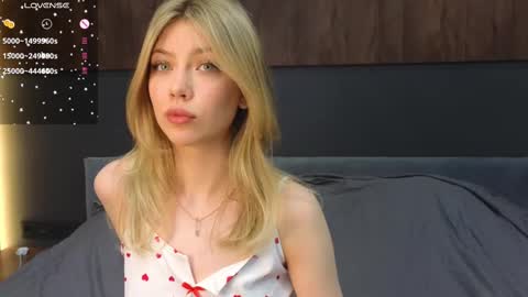 Snapshot of rainauge chatting on 02-15-25, 08:33 Lisa online show from 02-15-25, 08:33