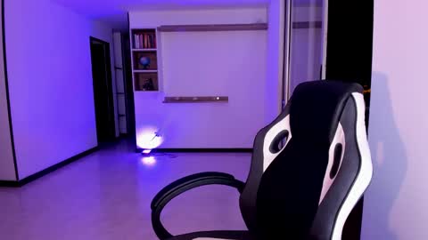 Jennyindependent model . online show from 01-26-25, 11:50