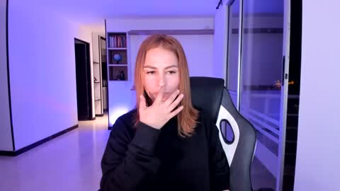 Jennyindependent model . online show from 02-18-25, 12:04