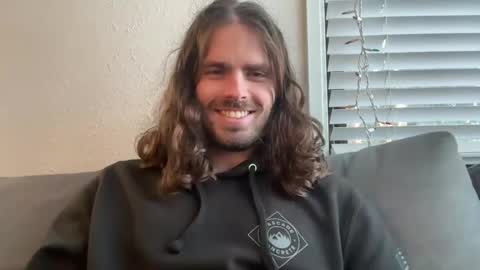 Snapshot of rainier1234 chatting on 11-07-25, 07:58 Alex online show from 11-07-25, 07:58