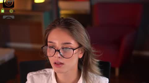 Snapshot of raisadoll chatting on 10-20-25, 10:16 Raisa online show from 10-20-25, 10:16