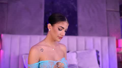 Raisa online show from 10-25-25, 04:02