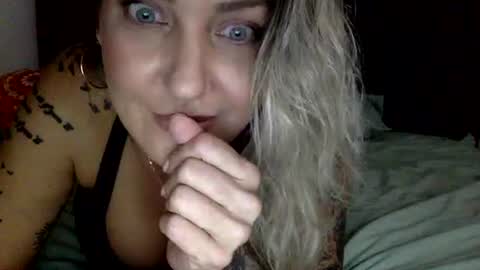 Snapshot of ramjetkel chatting on 10-17-25, 02:48 Mamakel online show from 10-17-25, 02:48