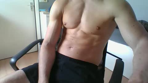 Snapshot of ramonjoosse2001 chatting on 04-20-26, 11:24 ramonjoosse2001 online show from 04-20-26, 11:24
