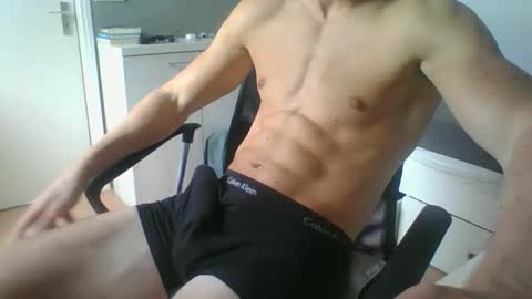 Snapshot of ramonjoosse2001 chatting on 05-13-26, 12:24 ramonjoosse2001 online show from 05-13-26, 12:24