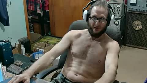 Snapshot of randalltotazz chatting on 11-19-25, 12:32 Randall online show from 11-19-25, 12:32