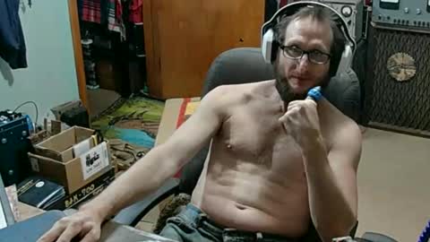 Snapshot of randalltotazz chatting on 11-19-25, 12:38 Randall online show from 11-19-25, 12:38