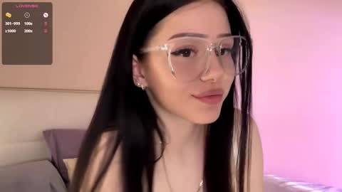 Snapshot of randiburt chatting on 10-15-25, 03:01 Luna online show from 10-15-25, 03:01