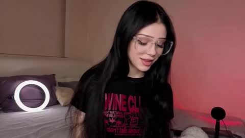Snapshot of randiburt chatting on 10-24-25, 06:26 Luna online show from 10-24-25, 06:26