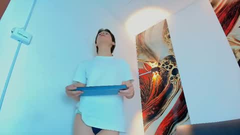 Snapshot of raphael_nyon1 chatting on 05-15-26, 04:30 raphael_nyon1 online show from 05-15-26, 04:30