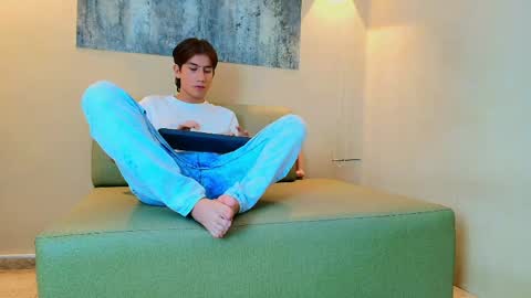 Snapshot of raphael_nyon1 chatting on 05-15-26, 04:36 raphael_nyon1 online show from 05-15-26, 04:36