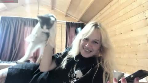 Rapunzel online show from 09-26-25, 01:37