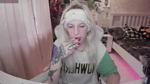 Rapunzel online show from 10-30-25, 01:34