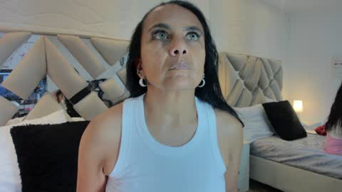 Raquel Moore  online show from 01-25-25, 06:57