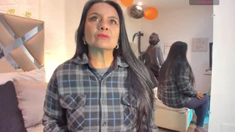 Raquel Moore  online show from 10-20-25, 12:16