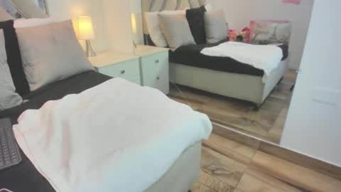 Raquel Moore  online show from 01-14-26, 04:56