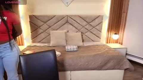 Snapshot of raqueljones_ chatting on 05-09-26, 12:43 Raquel online show from 05-09-26, 12:43