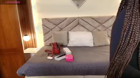 Snapshot of raqueljones_ chatting on 05-10-26, 12:10 Raquel online show from 05-10-26, 12:10