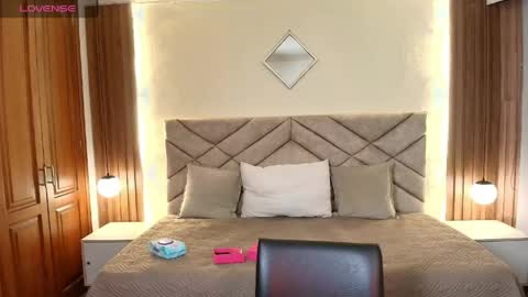 Snapshot of raqueljones_ chatting on 05-25-26, 12:11 Raquel online show from 05-25-26, 12:11