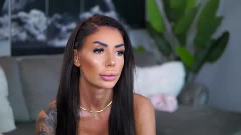 Raquelle online show from 09-15-25, 09:09