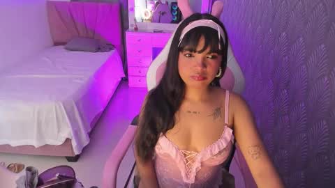 Snapshot of ravanne1 chatting on 03-04-26, 12:55 Rave online show from 03-04-26, 12:55