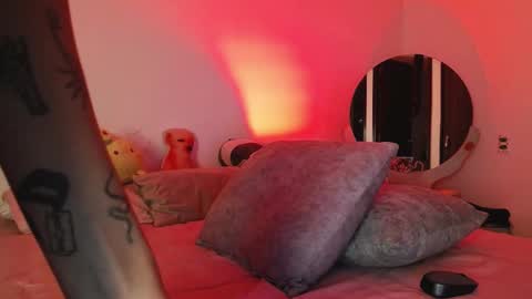 Snapshot of raven06_ chatting on 03-11-25, 01:48 Raven online show from 03-11-25, 01:48