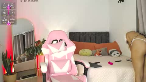 Snapshot of raven06_ chatting on 10-30-25, 12:01 Raven online show from 10-30-25, 12:01