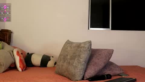 Snapshot of raven06_ chatting on 12-16-25, 01:21 Raven online show from 12-16-25, 01:21