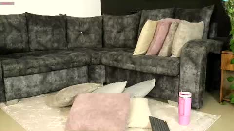 Snapshot of raven06_ chatting on 06-20-26, 01:30 Raven online show from 06-20-26, 01:30