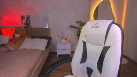 Raven online show from 04-21-26, 01:50