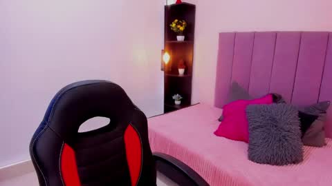 raven_loove online show from 04-13-26, 07:30