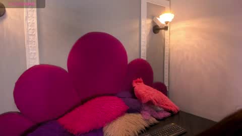 Snapshot of raven_loove chatting on 05-22-26, 08:36 raven_loove online show from 05-22-26, 08:36