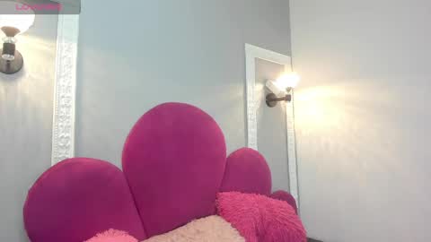 Snapshot of raven_loove chatting on 05-25-26, 06:14 raven_loove online show from 05-25-26, 06:14